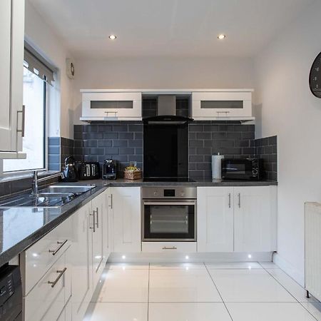Refurbished Home, 8 Mins To Cc Belfast Extérieur photo